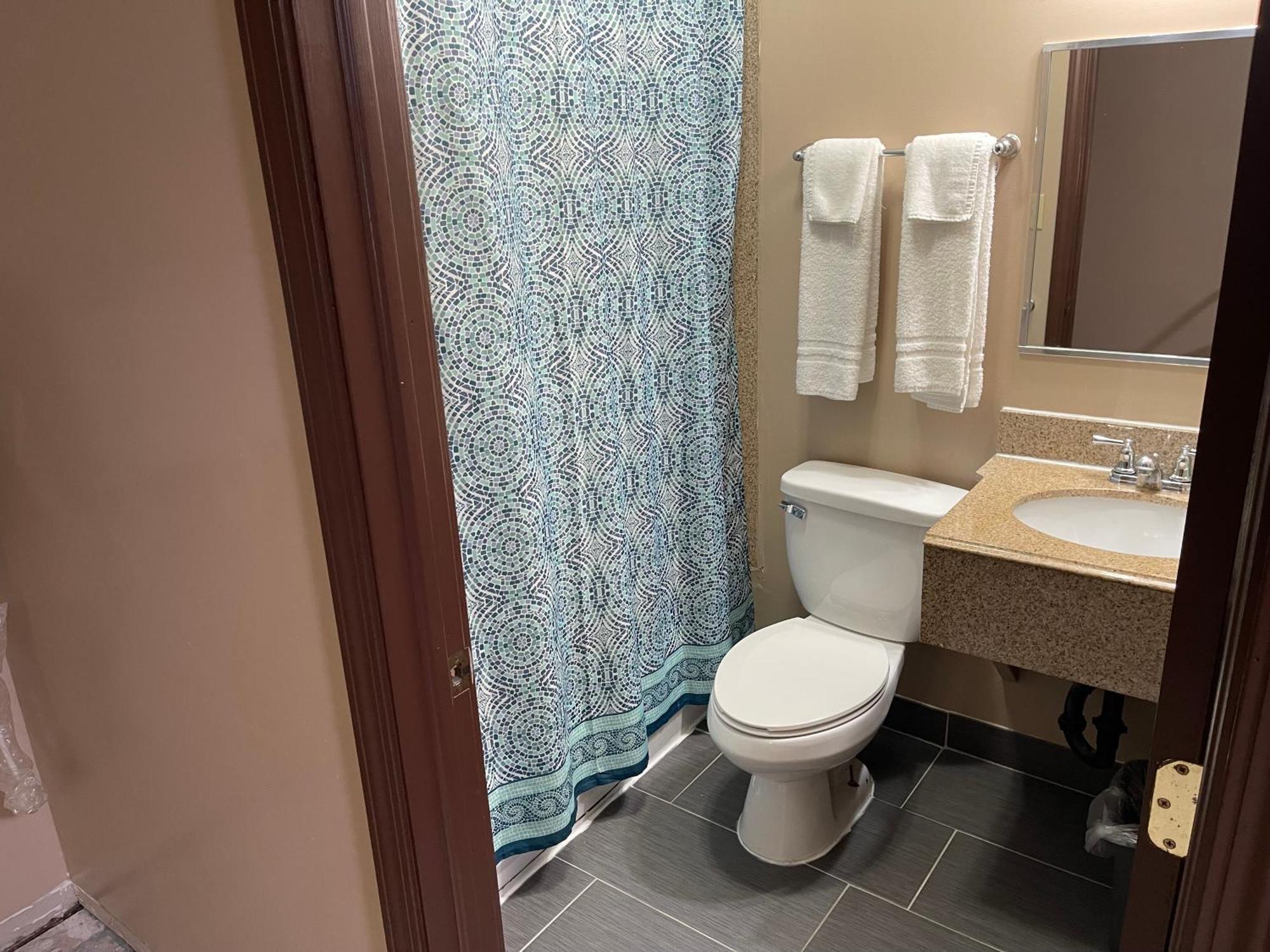 Economy Inn & Suites Ashtabula Kültér fotó