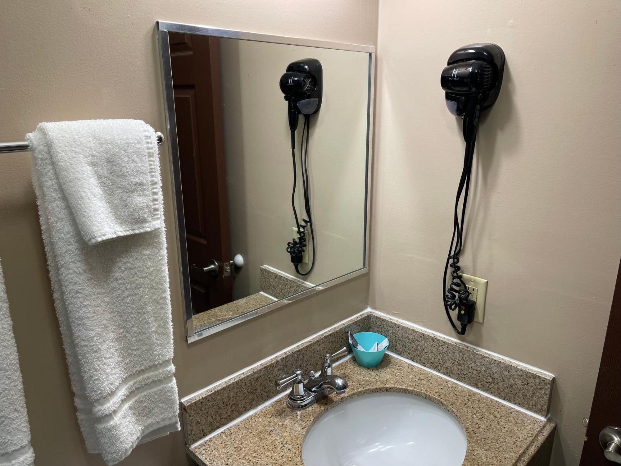 Economy Inn & Suites Ashtabula Kültér fotó