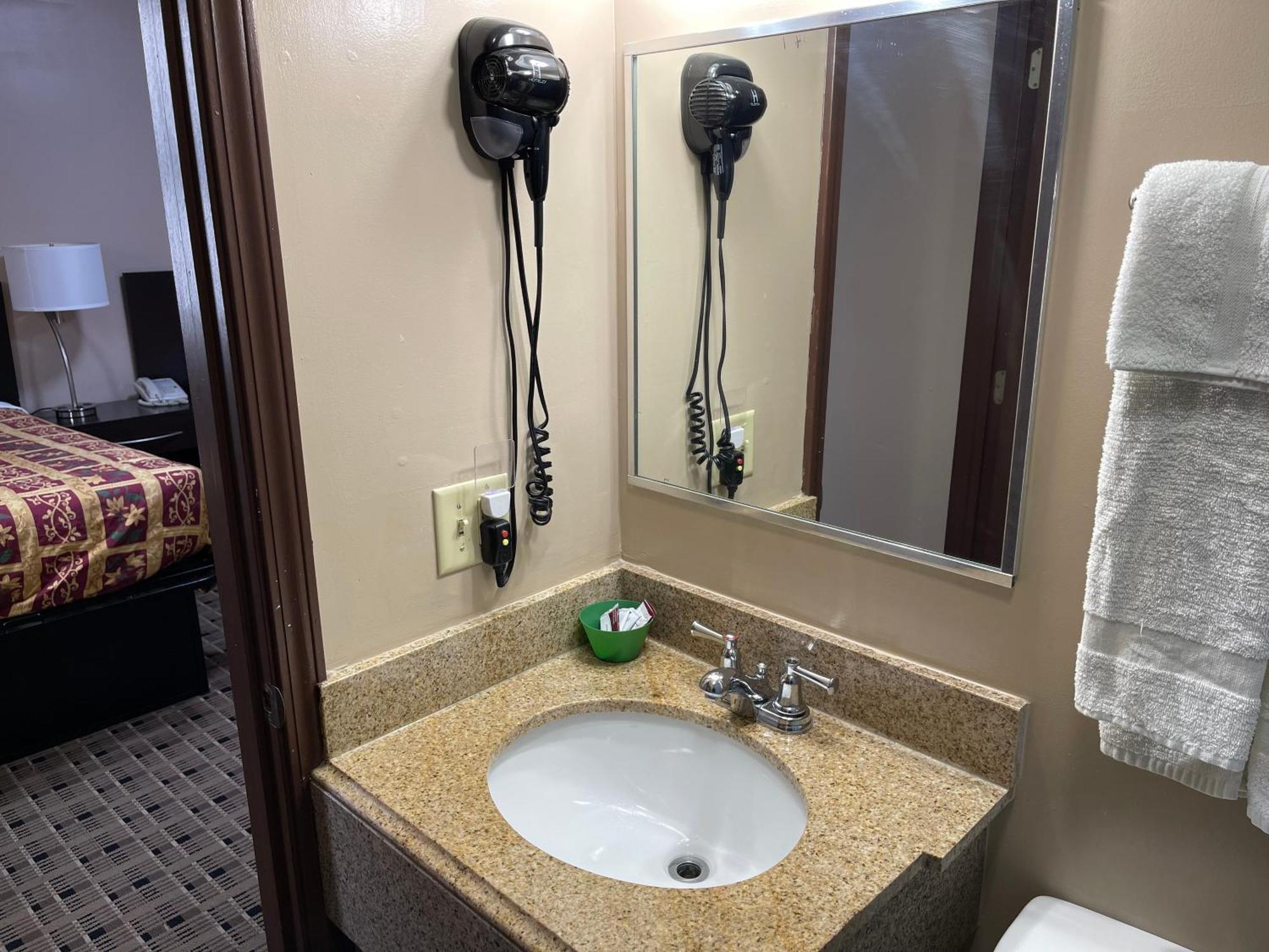 Economy Inn & Suites Ashtabula Kültér fotó