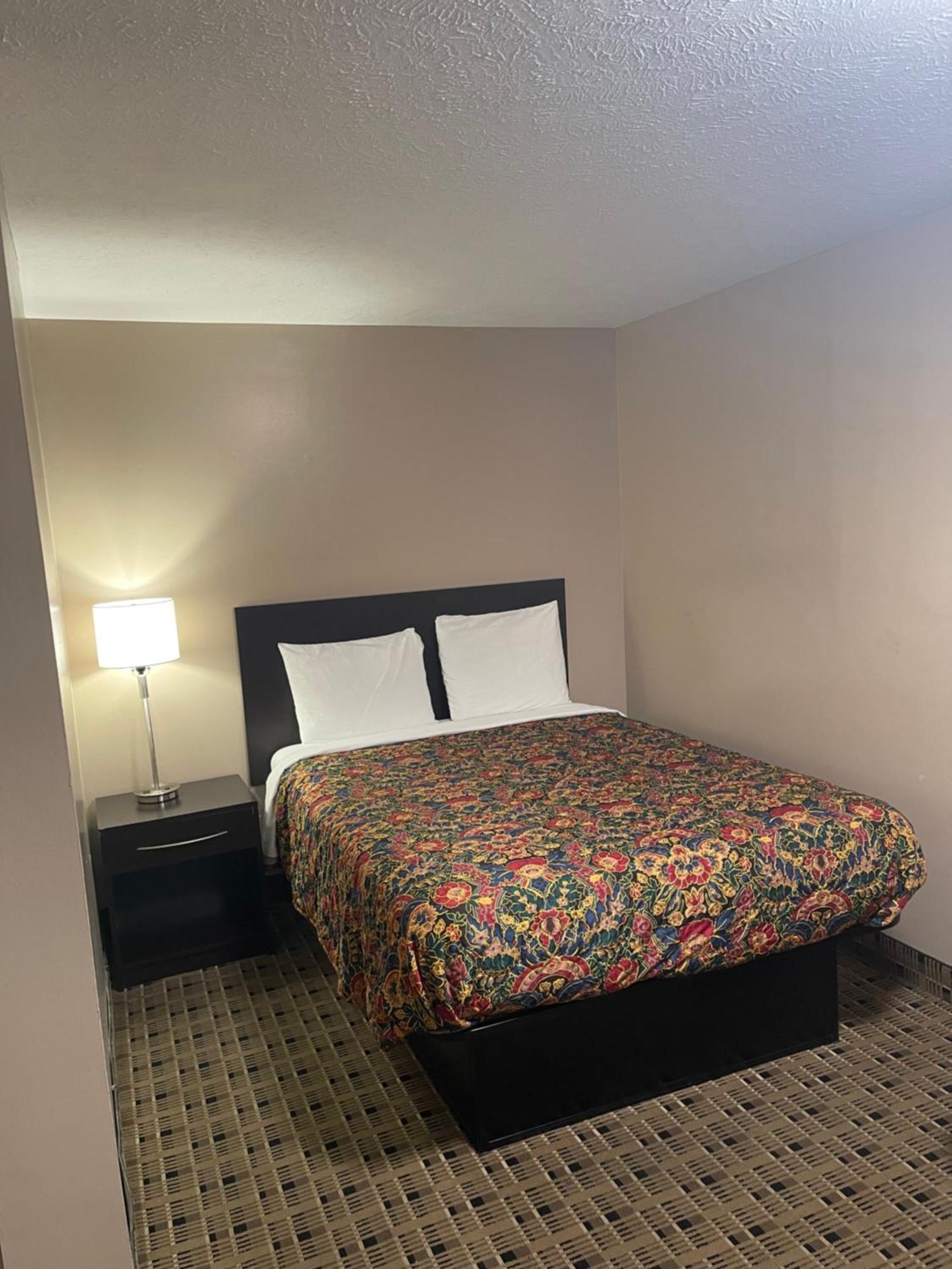 Economy Inn & Suites Ashtabula Kültér fotó