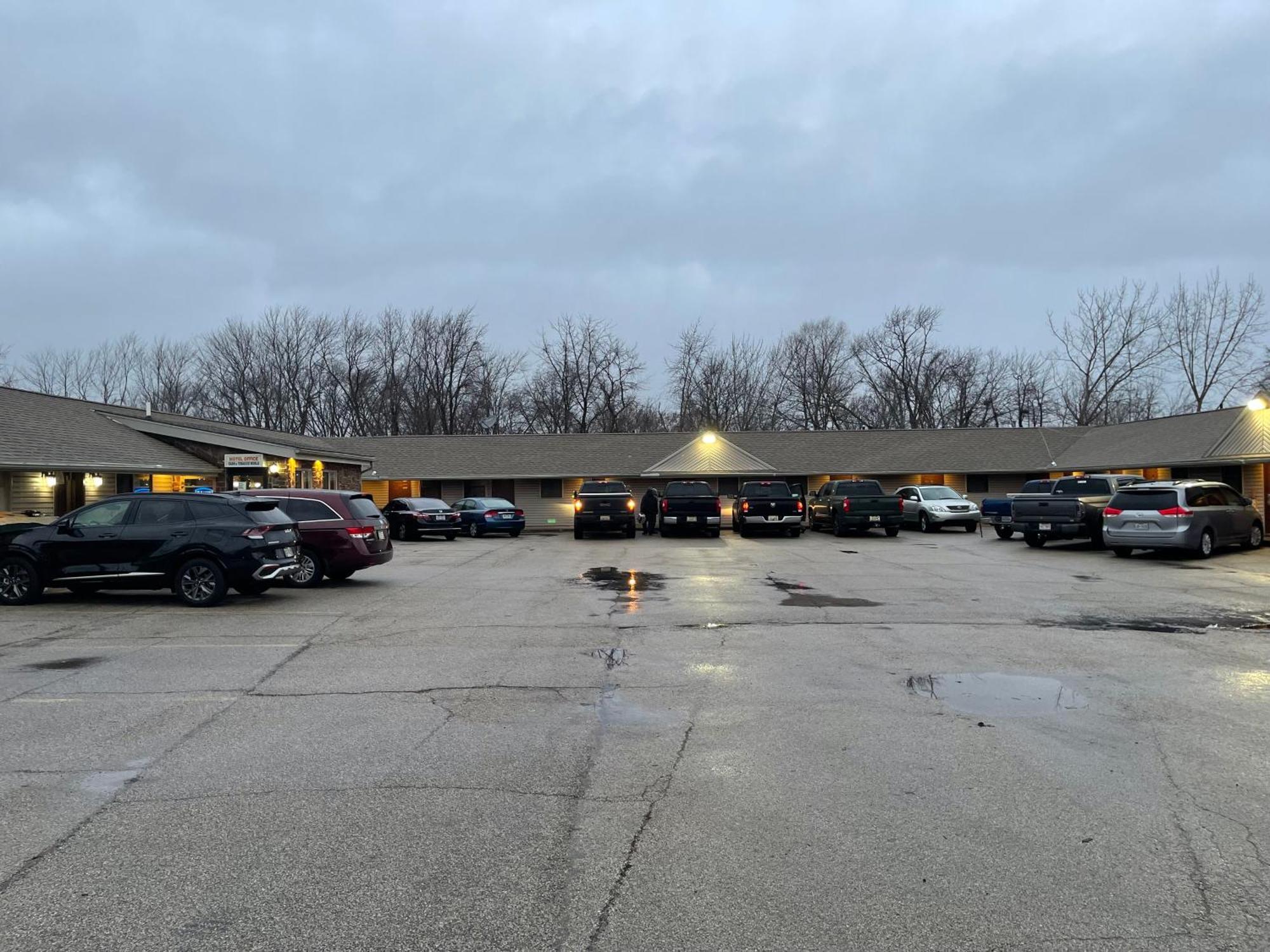 Economy Inn & Suites Ashtabula Kültér fotó