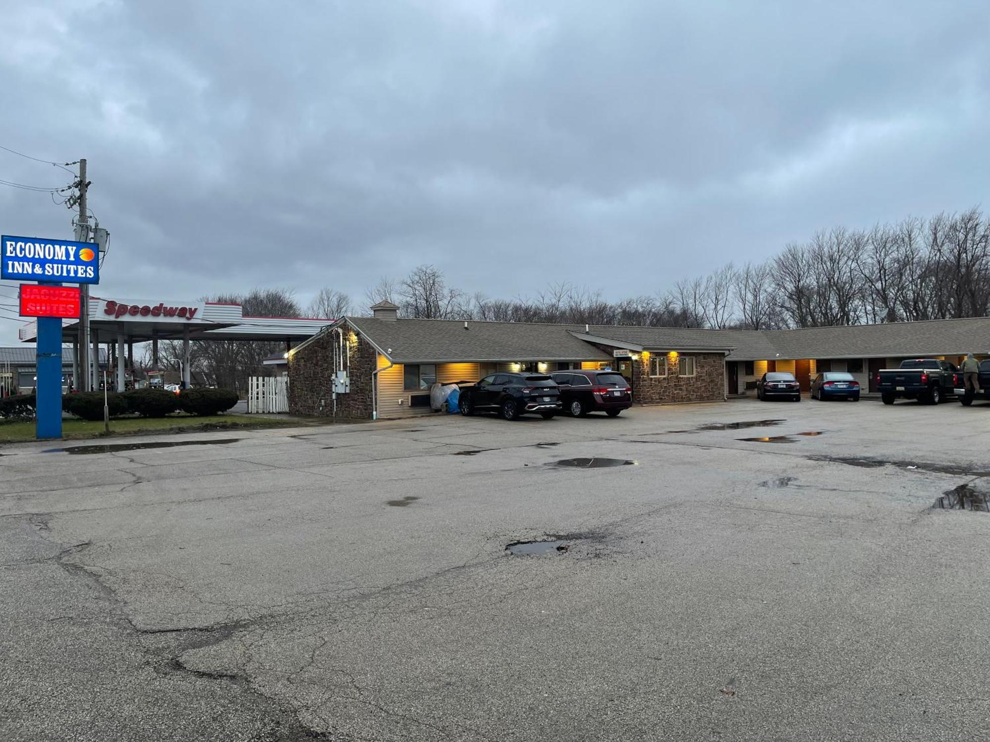 Economy Inn & Suites Ashtabula Kültér fotó