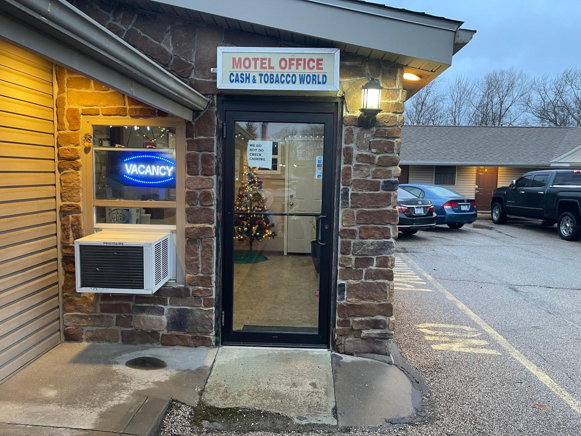Economy Inn & Suites Ashtabula Kültér fotó
