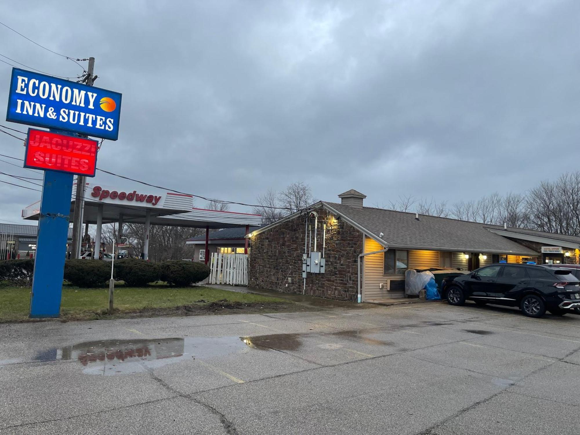 Economy Inn & Suites Ashtabula Kültér fotó