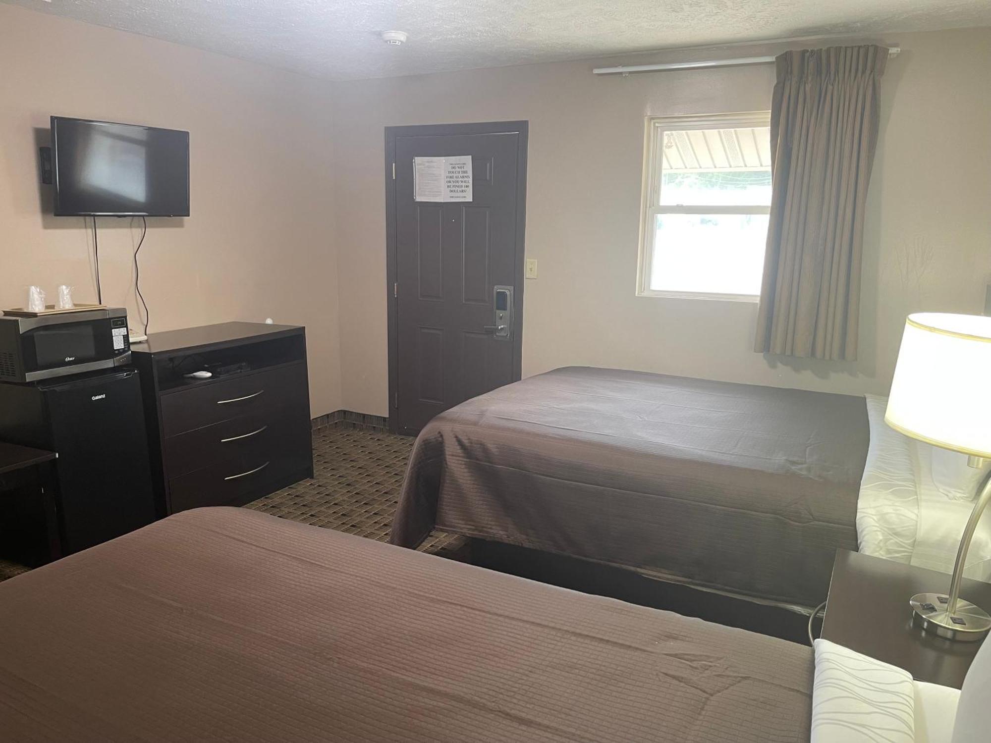 Economy Inn & Suites Ashtabula Kültér fotó