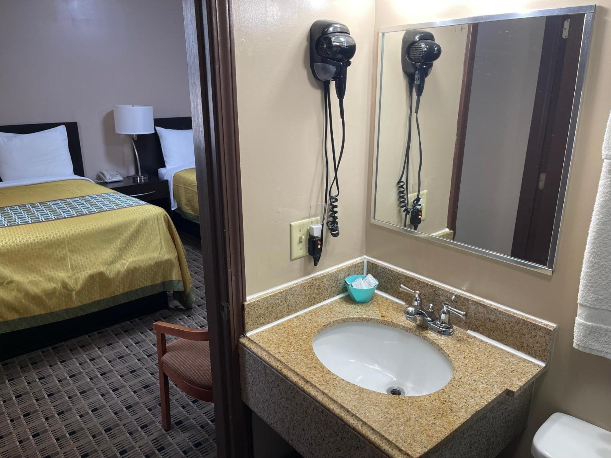 Economy Inn & Suites Ashtabula Kültér fotó