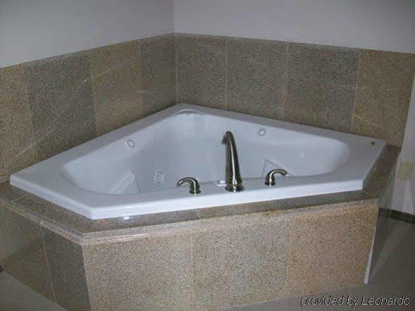 Economy Inn & Suites Ashtabula Szoba fotó